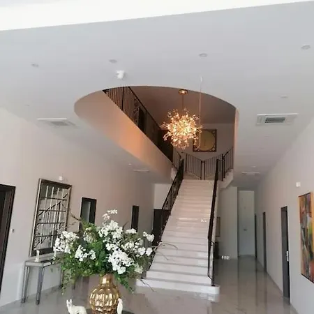 Maxor Palace פרוטאראס