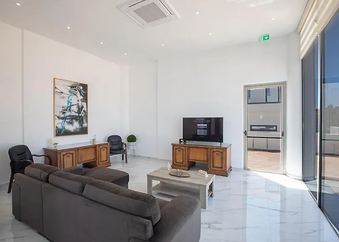 Maxor Palace Vila Protaras